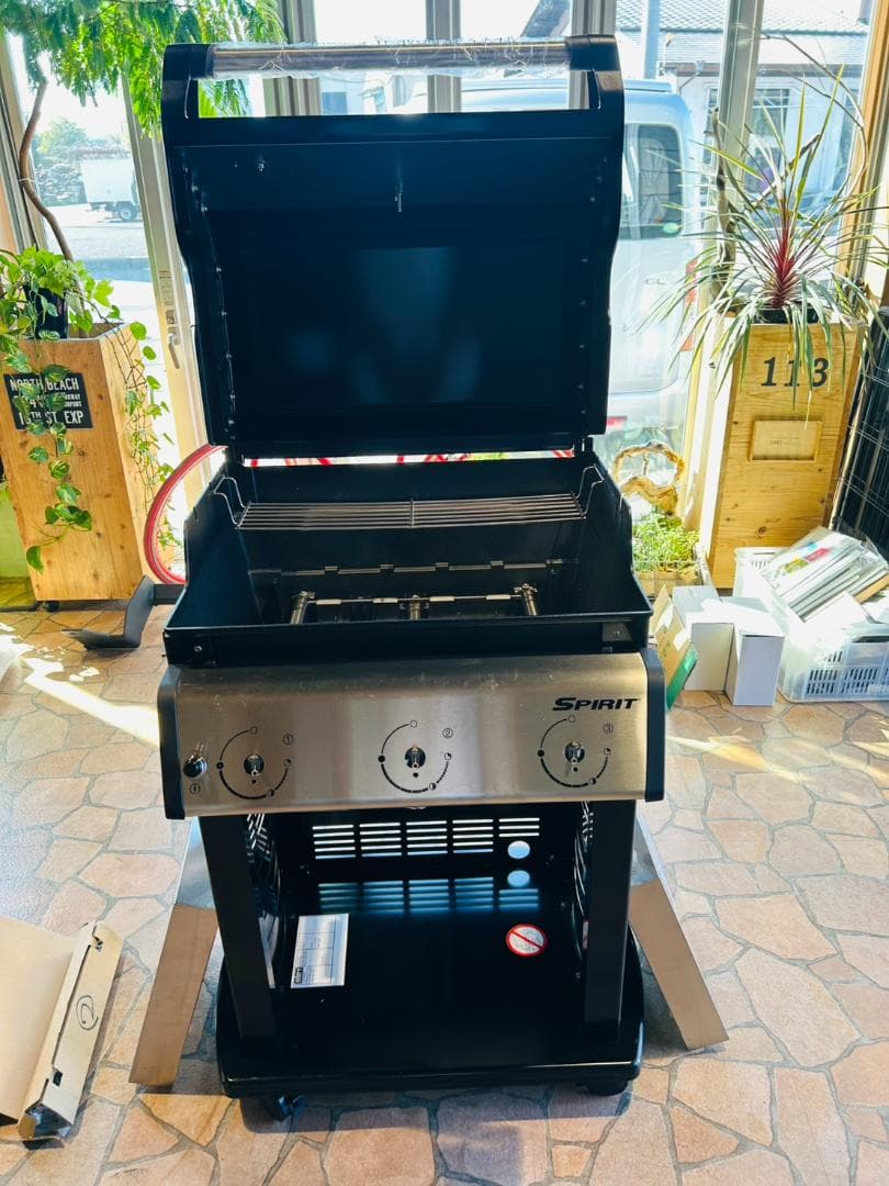 新品未使用　Weber スピリットE　315ガスグリル　コンロ 3バーナー