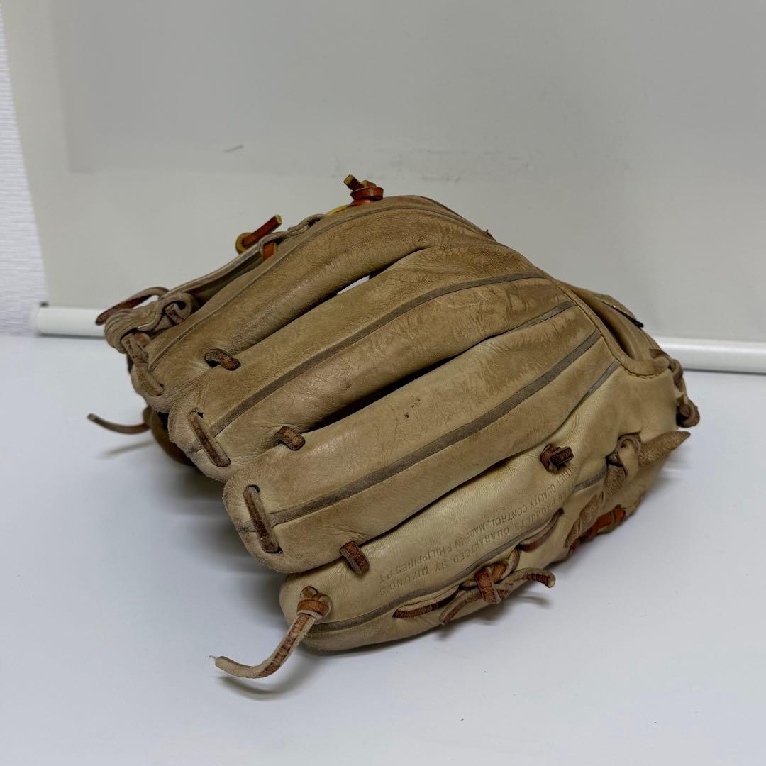 ミズノ　グローバルエリート　ベージュ　内野手用グローブ