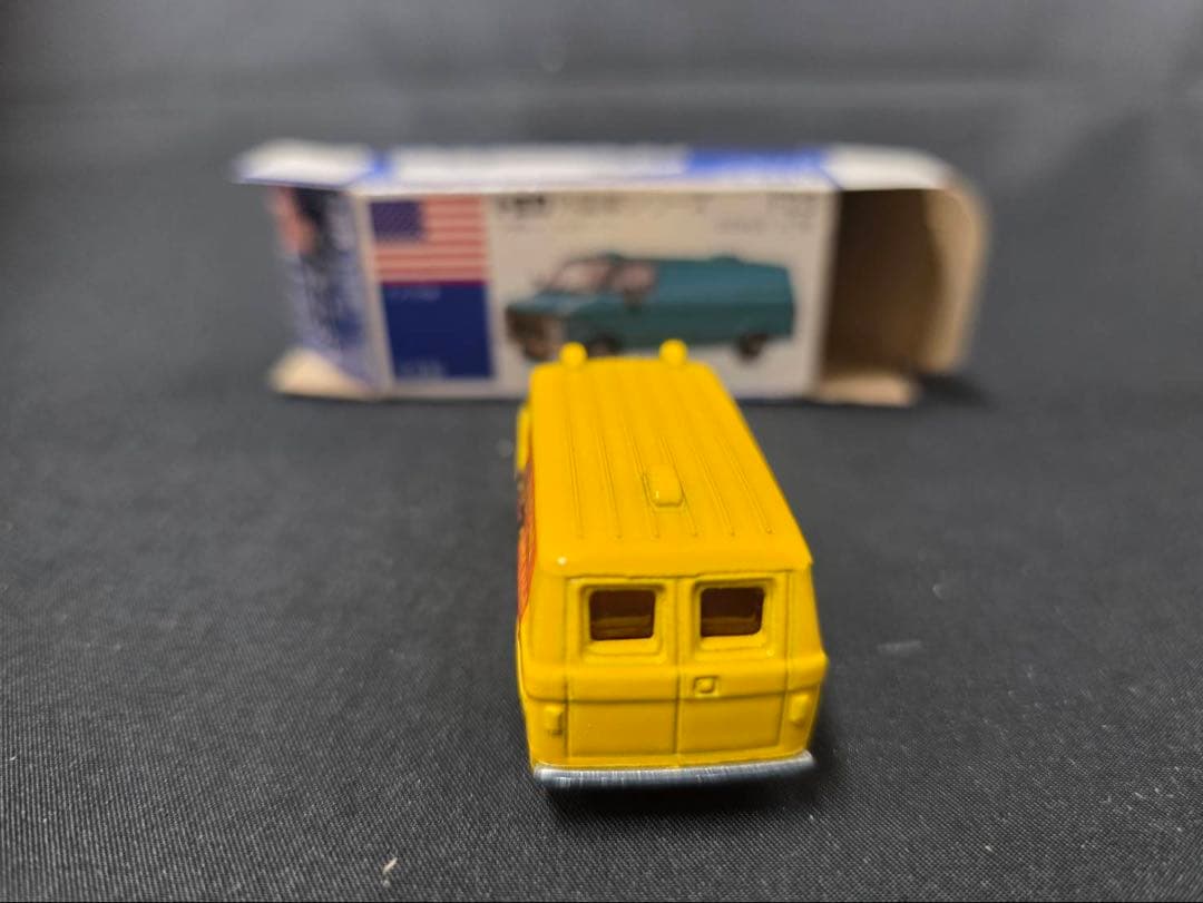 トミカ青箱F23シボレーシェビーバン(日本製) ギフト単品。