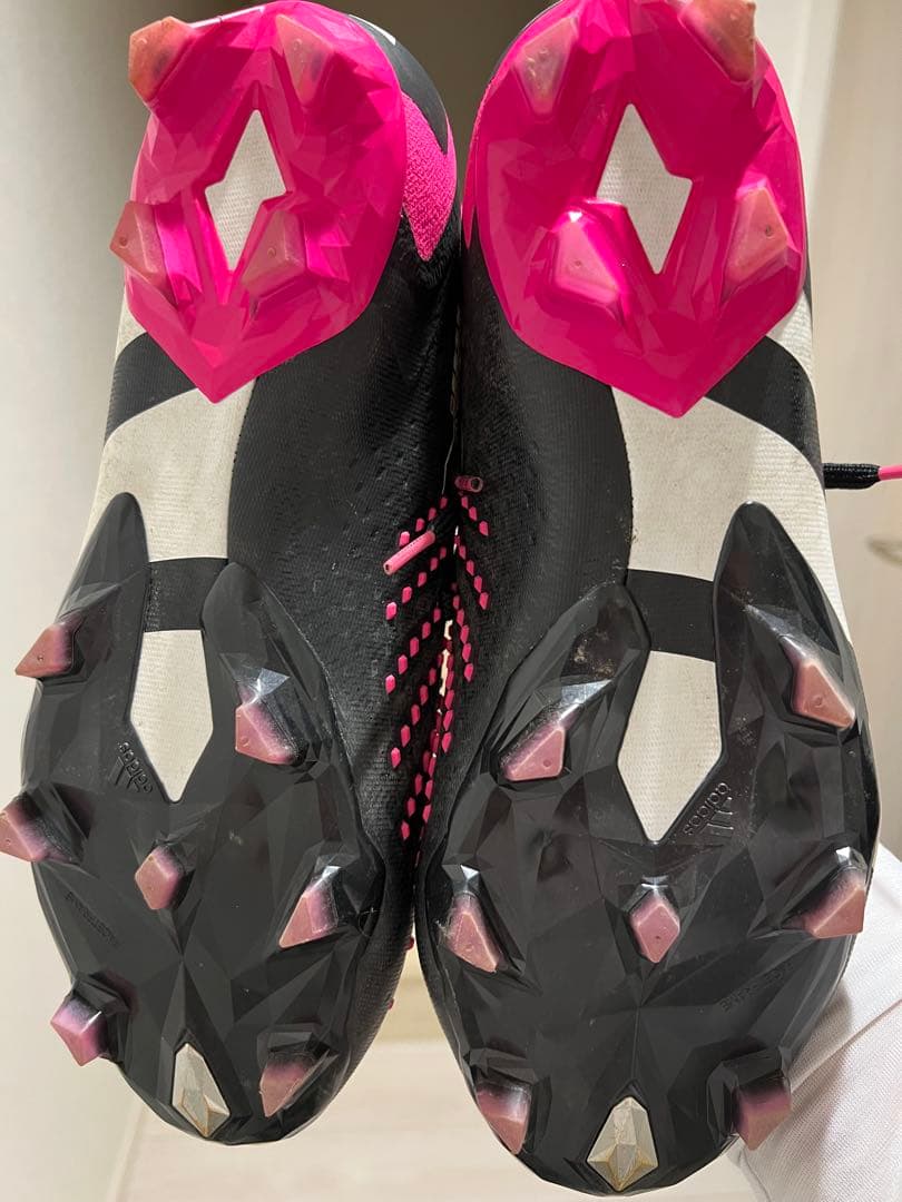 adidas Predator サッカーシューズ ブラック/ピンク