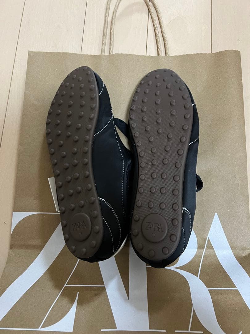 ZARA バレエシューズ　靴　ブラック　黒　ホワイト　白 スニーカー