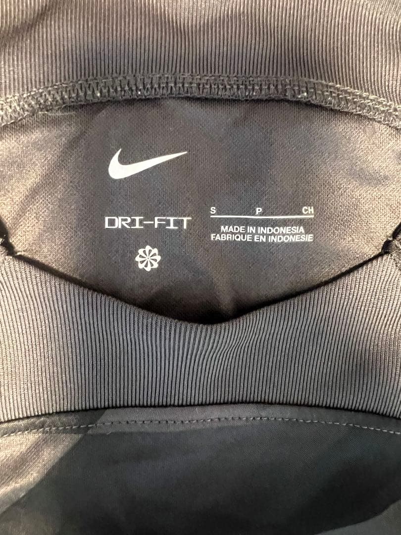 Liverpool FCゴールキーパーシャツ,パンツ Nike2022-2023