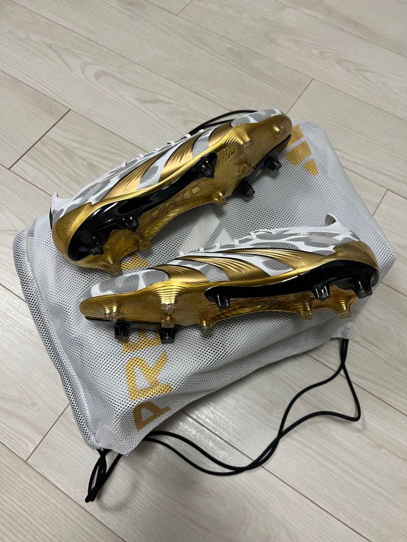 【新品未使用】プレデターエリートFG 27.0cm 限定カラーホワイト/ゴールド