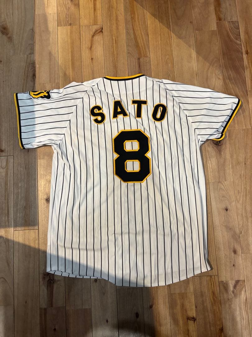 阪神タイガース　公式レプリカユニフォーム　佐藤輝明