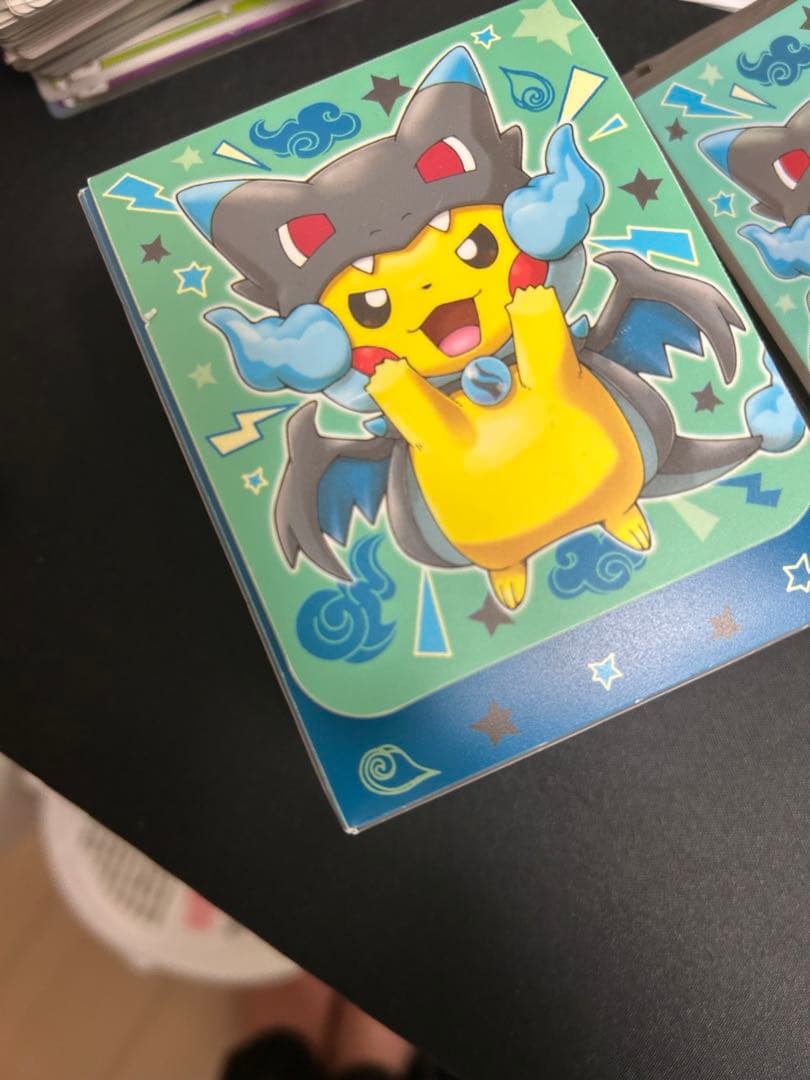 ポケモンカード　ポンチョを着たピカチュウ　デッキケース&スリーブ