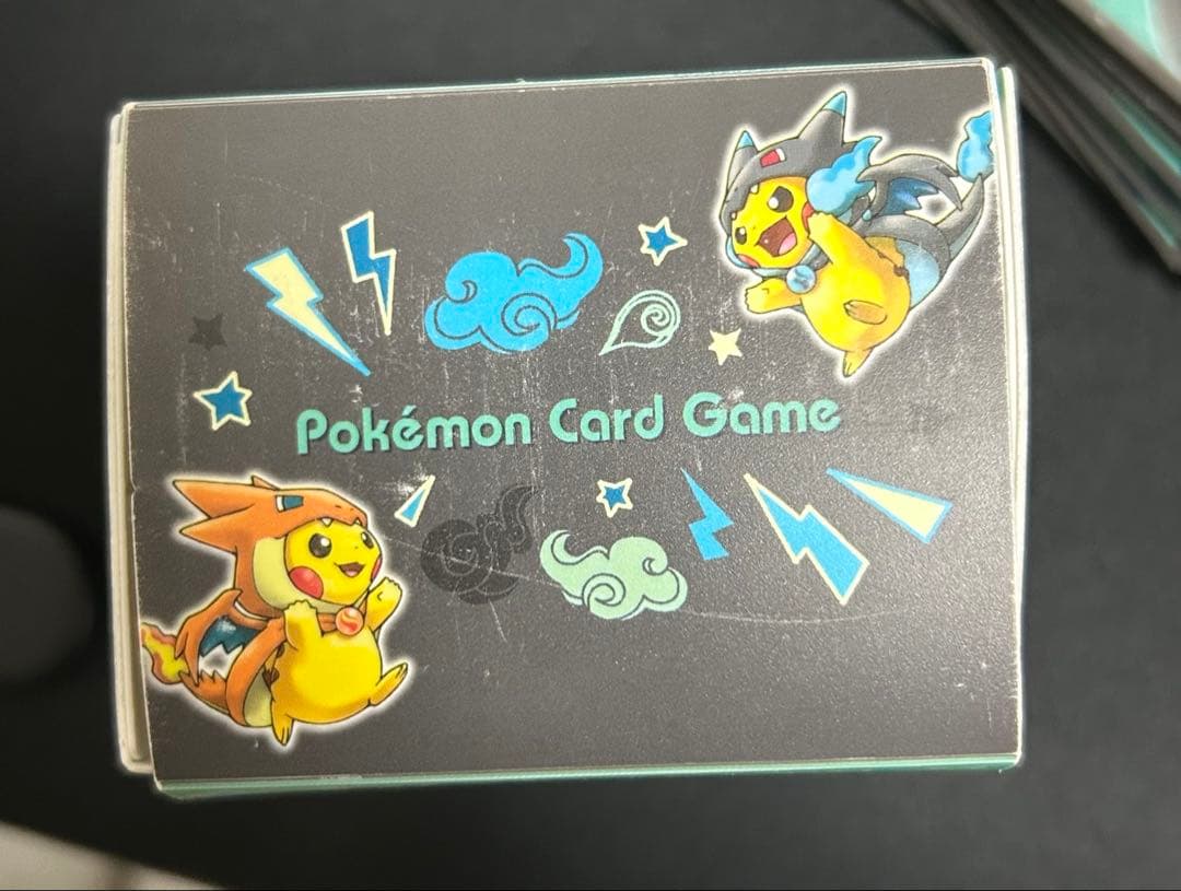 ポケモンカード　ポンチョを着たピカチュウ　デッキケース&スリーブ