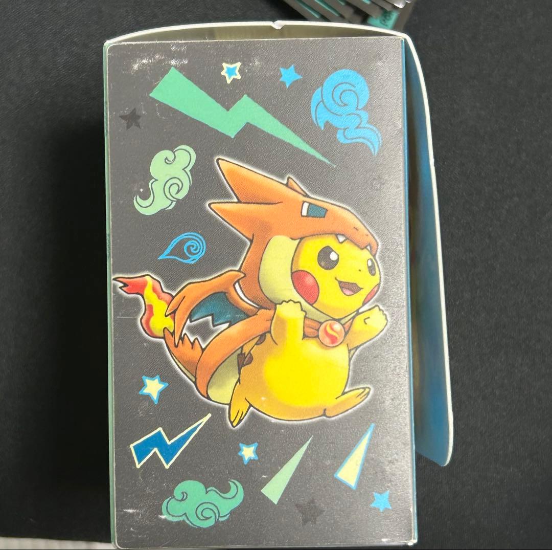 ポケモンカード　ポンチョを着たピカチュウ　デッキケース&スリーブ