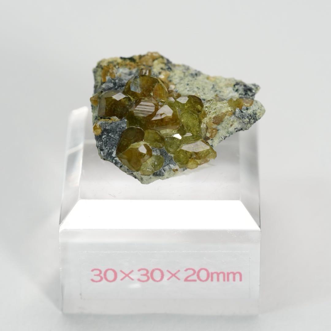 【グリーンの結晶】【最高品質】ディマントイドガーネット 26×22×12mm