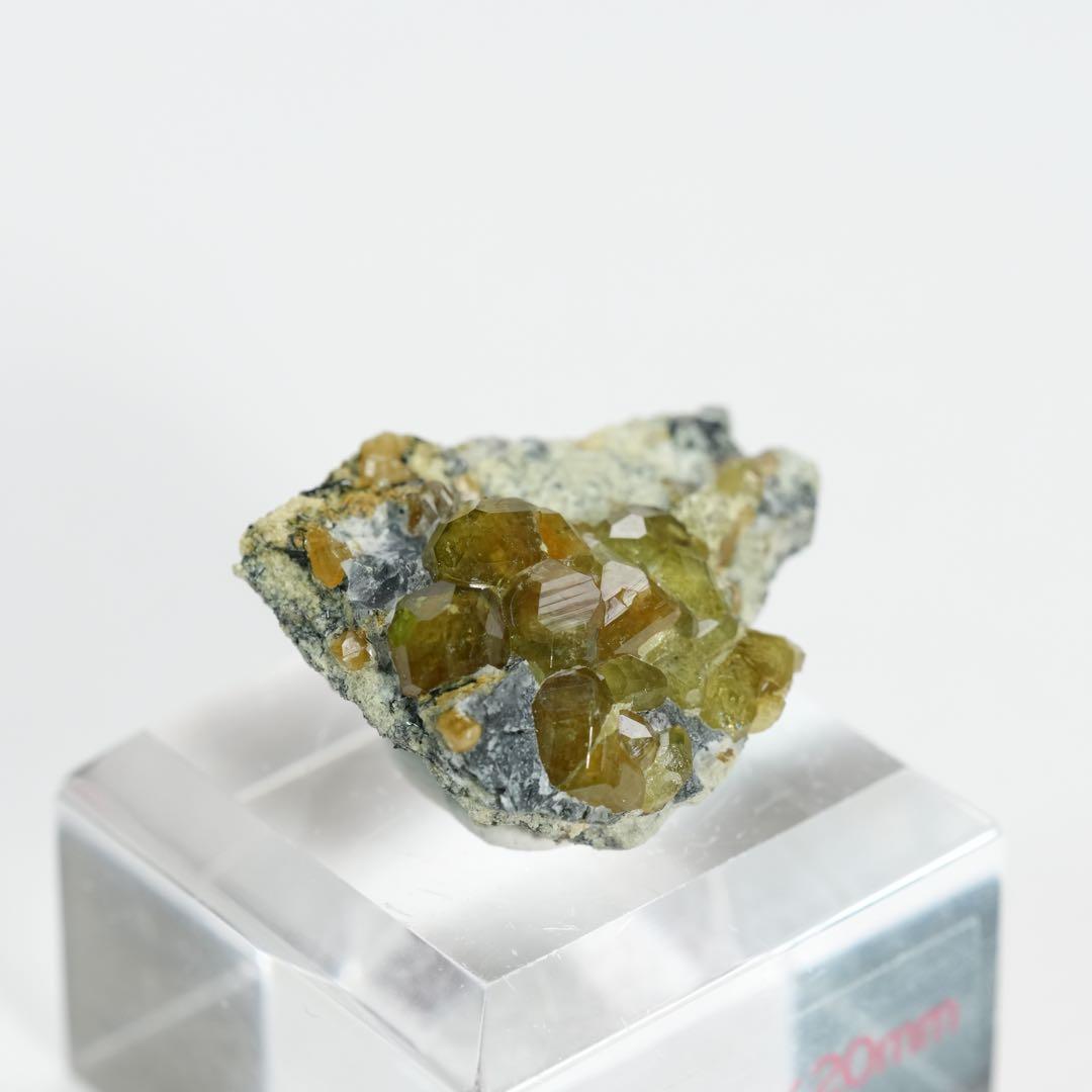 【グリーンの結晶】【最高品質】ディマントイドガーネット 26×22×12mm