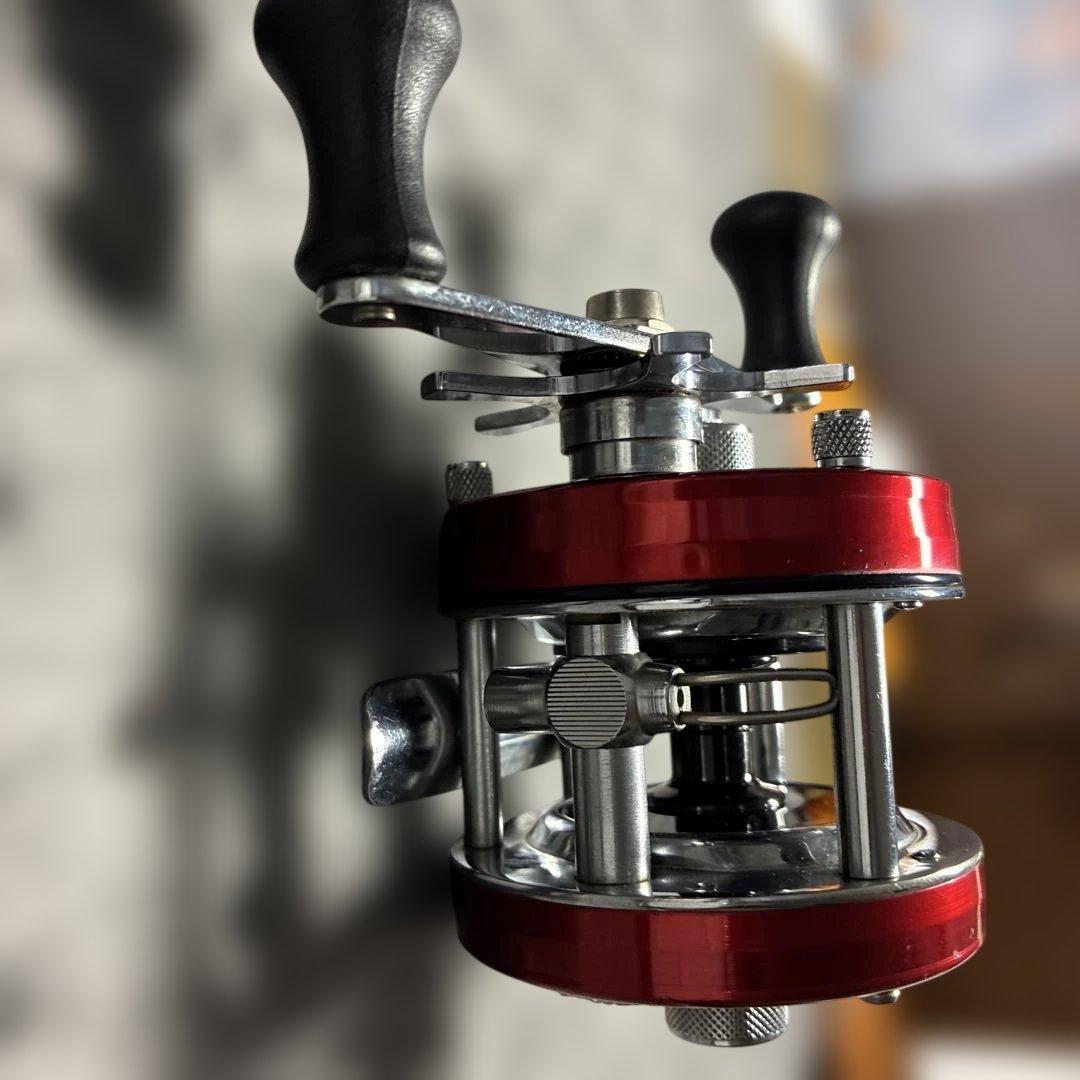 CUSTOM MADE4500CDーRED べイト リール