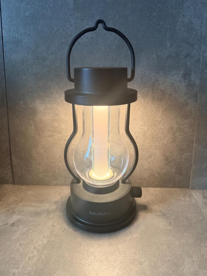 専用収納袋付き　BALMUDA バルミューダ LED ランタン L02A-BK