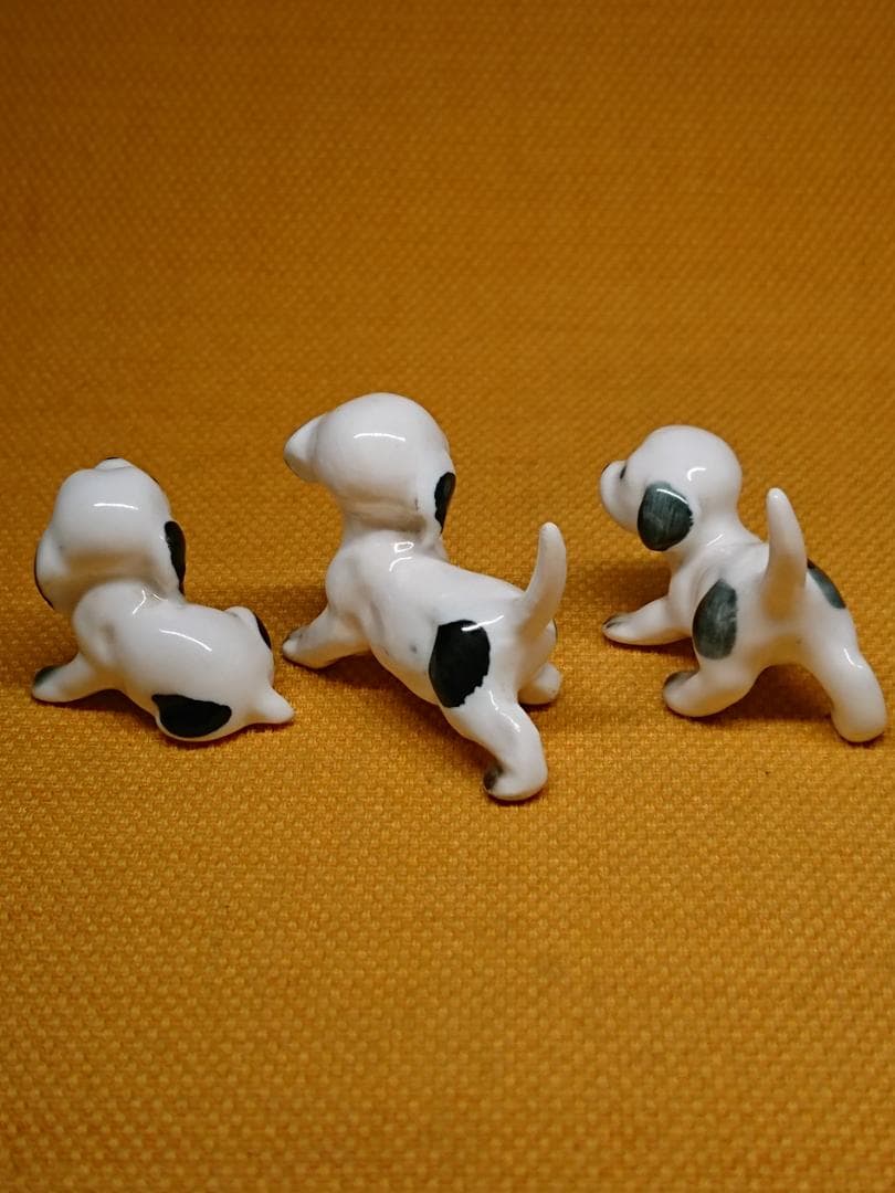 いぬ　犬　陶器　ミニチュア　置物　インテリア　工芸品　美術品　A3126