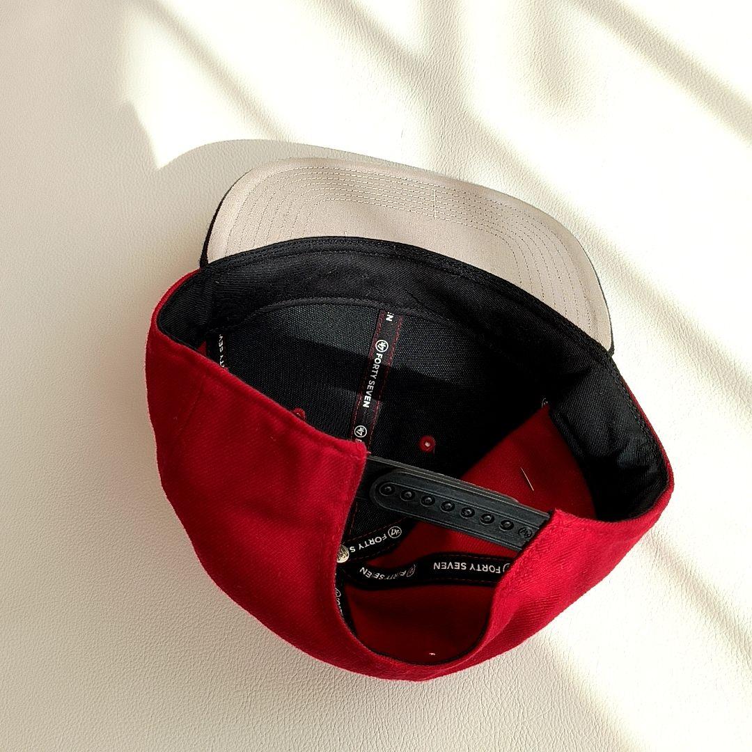 【美品】47Brand 広島東洋カープキャップ カープ坊や 缶バッチ付 赤、黒
