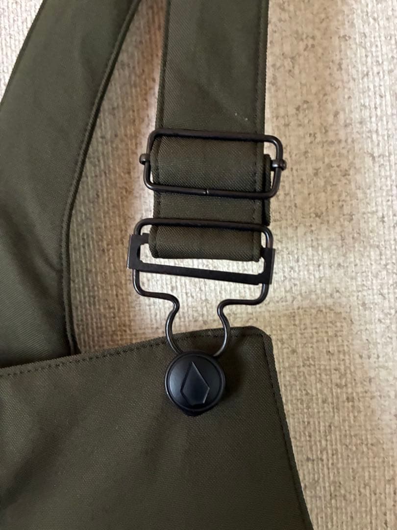 Volcom オリーブ色 スノーウェア S/Pビブパンツ