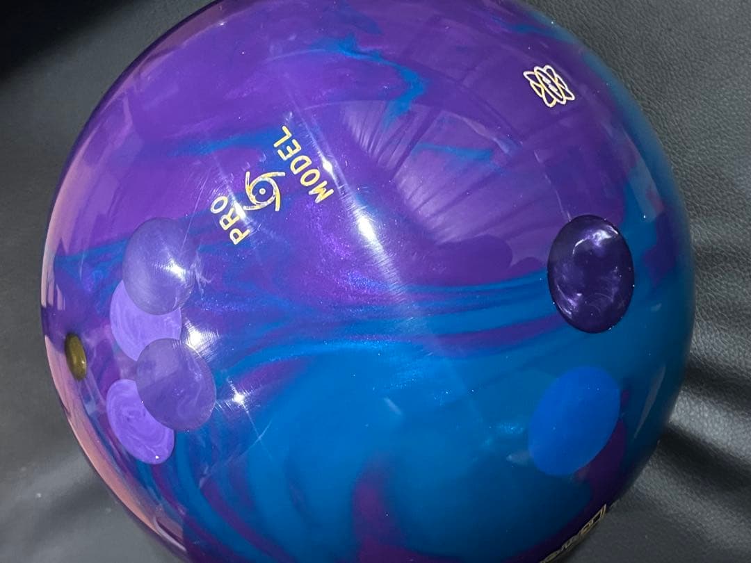 フィジックスパワーエリートプロモデル　15Ｐプラグあり　美品　ボウリングボール