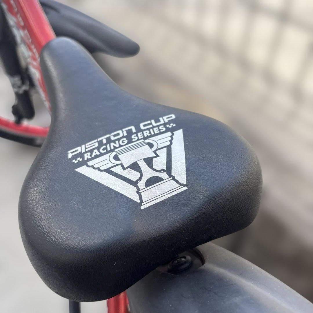 カーズ　レッド 幼児用自転車 フロントバスケット付き コマ付き