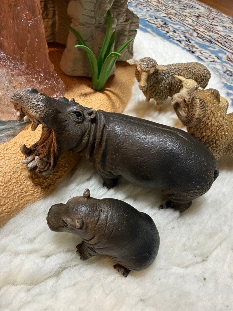 シュライヒ　動物フィギュアセット（ライオン、フラミンゴなど、川、岩など）