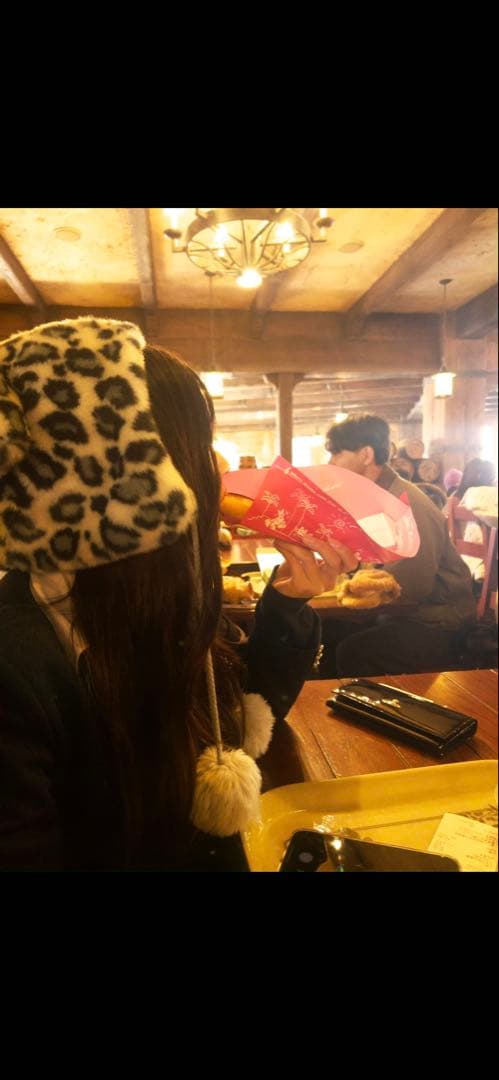ヒョウ柄フリース帽子 ポンポン付き