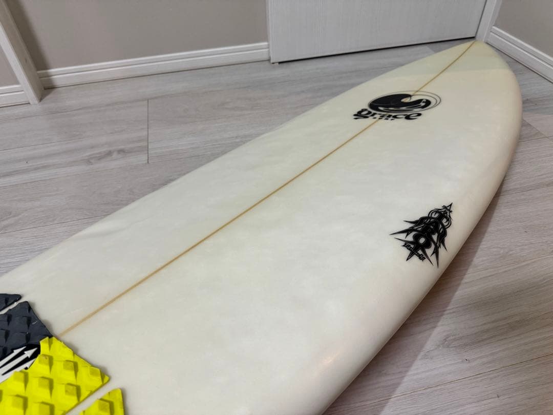 Grace ショートボード 5'5\" x 50\" x 6.1\"