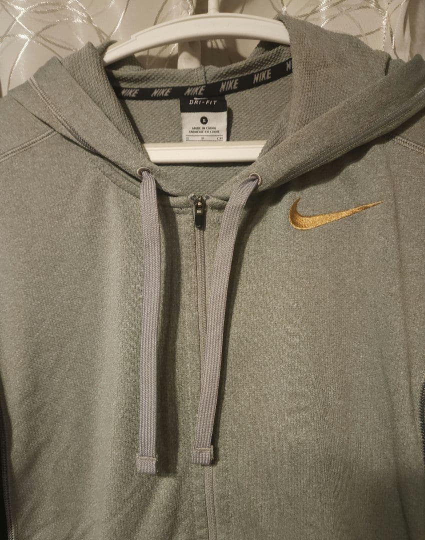 NIKE　ナイキDRI-FIT 上下セットアップ　金ロゴ/グレーSサイズ