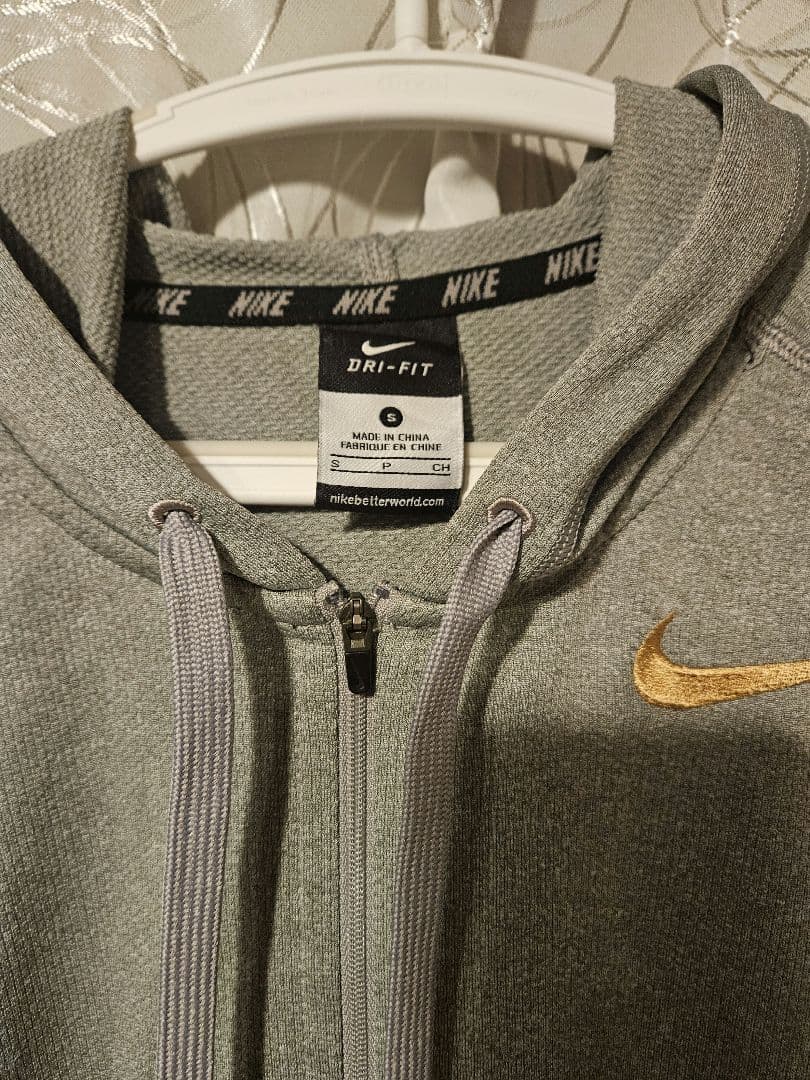 NIKE　ナイキDRI-FIT 上下セットアップ　金ロゴ/グレーSサイズ