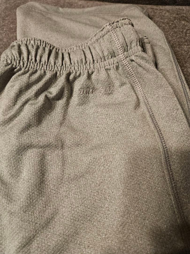 NIKE　ナイキDRI-FIT 上下セットアップ　金ロゴ/グレーSサイズ