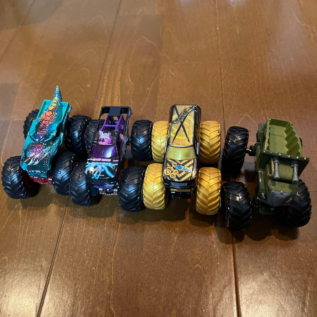 Hot Wheels トラックビルダー セット　ミニカー付　モンスタートラック付
