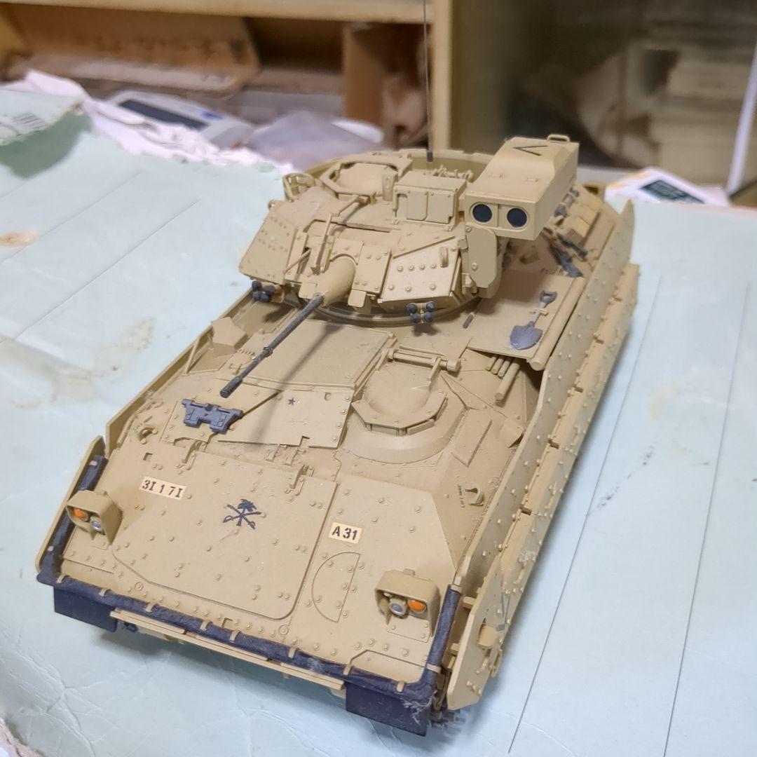 タミヤ1/35スケール アメリカM2A20DSデザートブラッドレー完成品