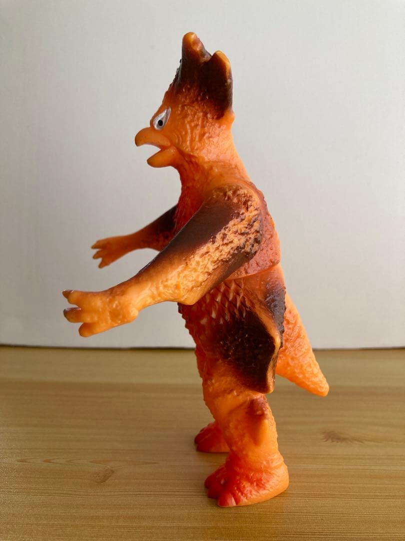 ギエロン星獣　ポピーキングザウルスシリーズ　ソフビ　ウルトラセブン