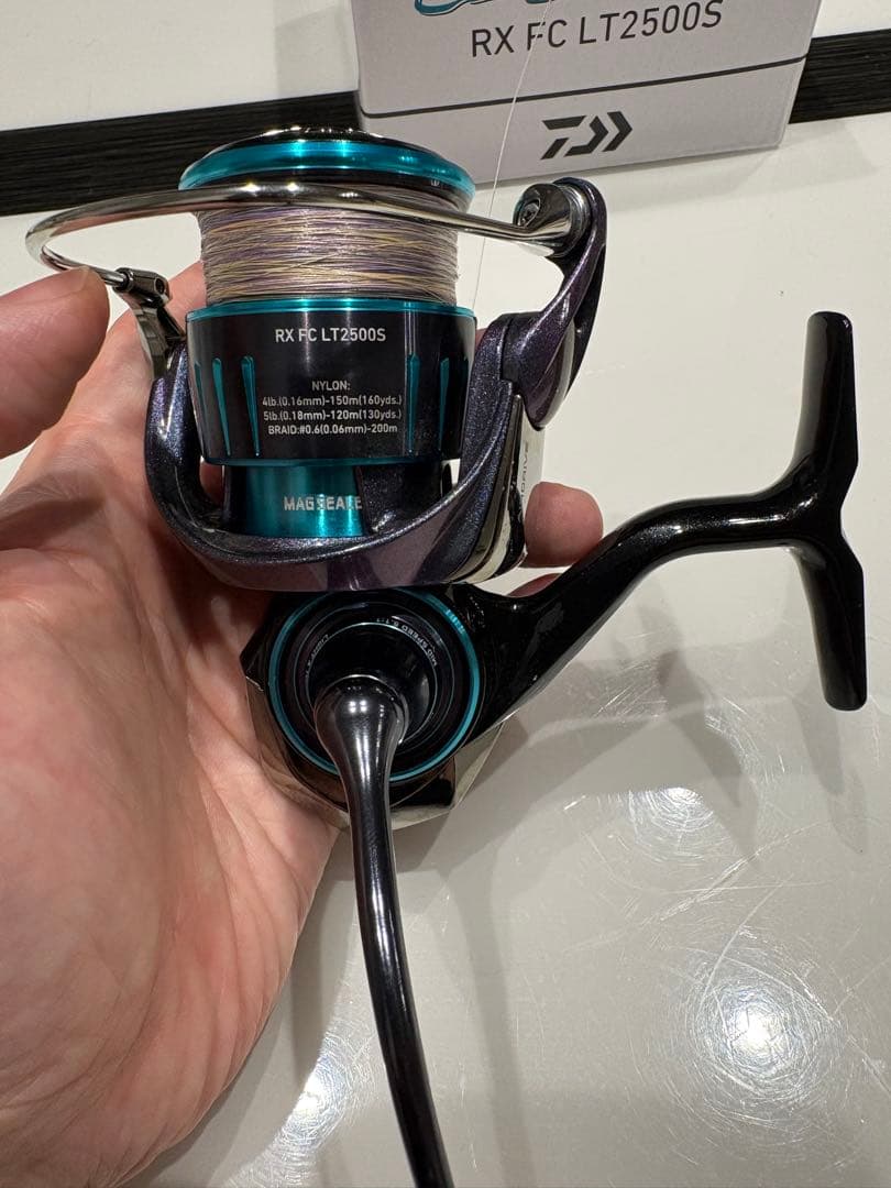 Emeraldas RX FC LT2500S スピニングリール