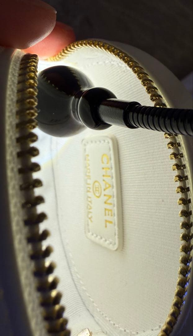 シャネル　CHANEL パース　まる　円形　キルト　白黒　ノベルティ　新