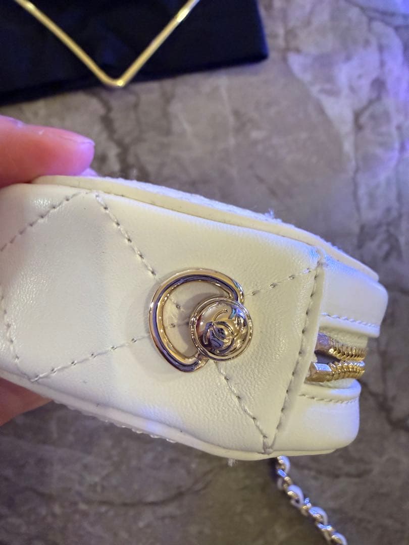 シャネル　CHANEL パース　まる　円形　キルト　白黒　ノベルティ　新