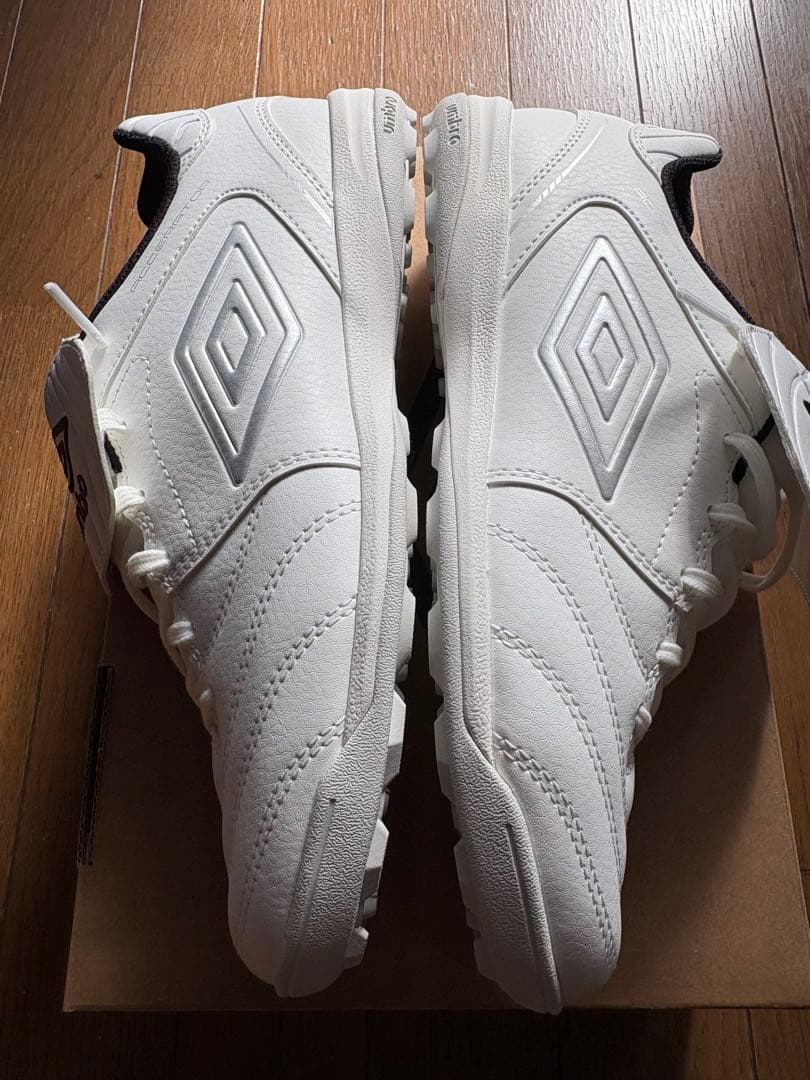 Umbro フットサルシューズ 25.5cm ２日以内発送⚪︎