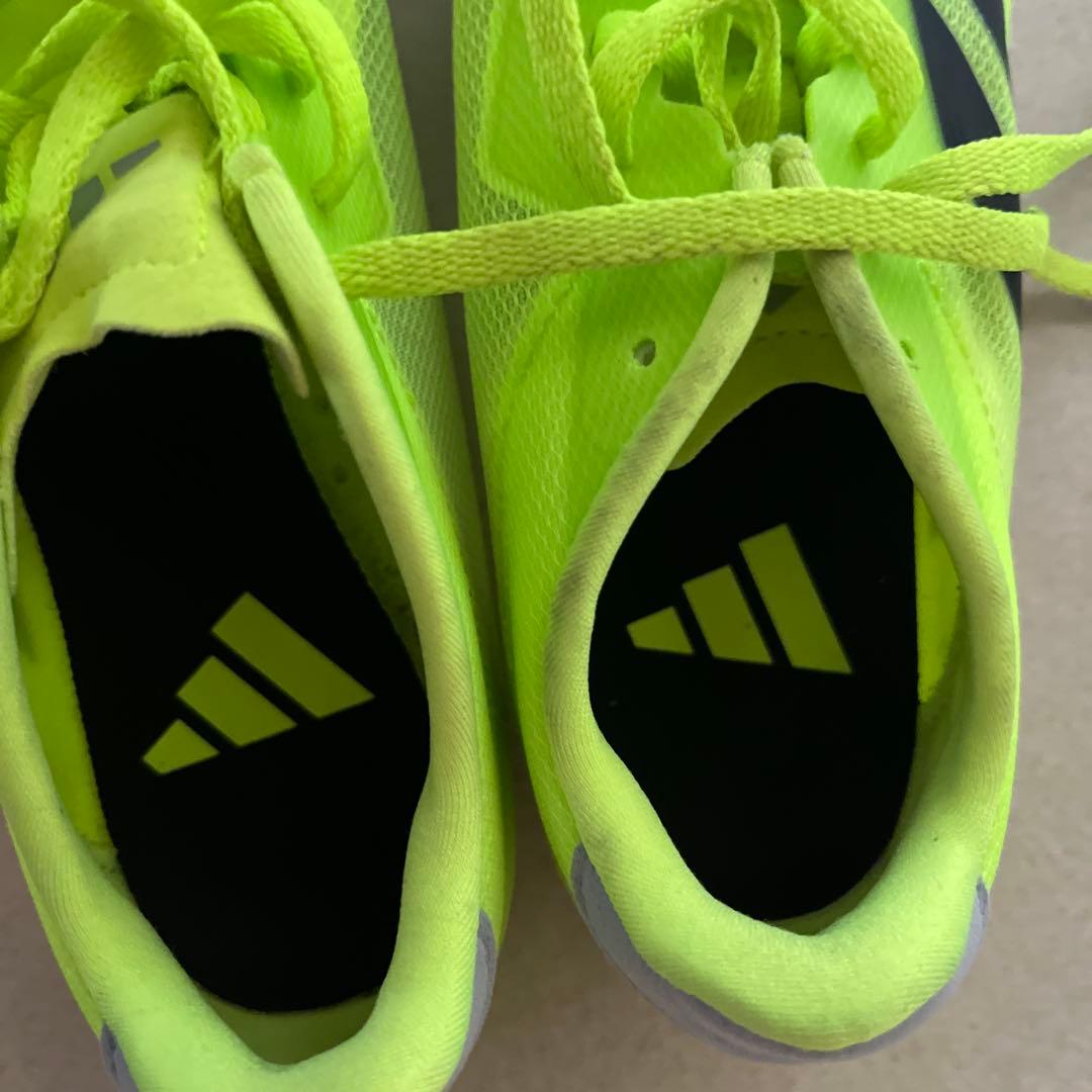 adidas 蛍光イエロー スパイクシューズ