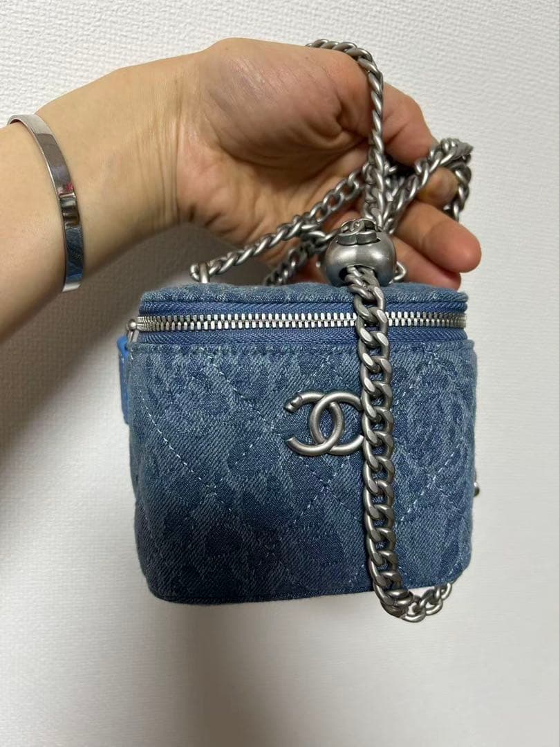 可愛い（シャネル） チェーンショルダーバッグ バニティ ブルー シルバー金具