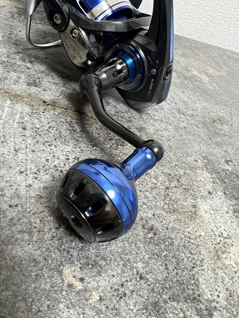 新品未使用 Daiwa ダイワSALTIGA 4000H スピニングリール