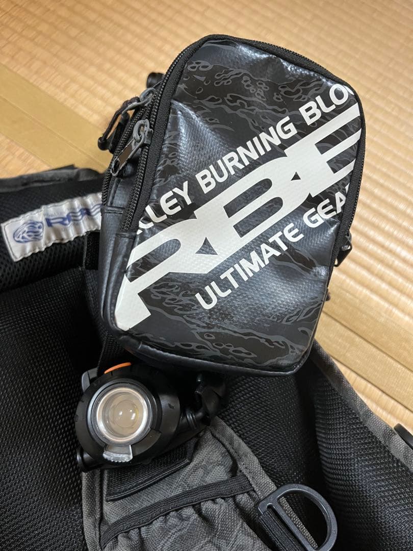 RIVALLEY BURNING BLOOD ライフジャケット