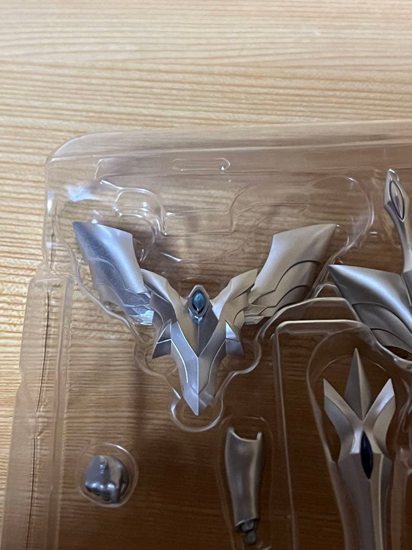 バンダイ S.H.Figuartsウルティメイトシャイニングウルトラマンゼロ