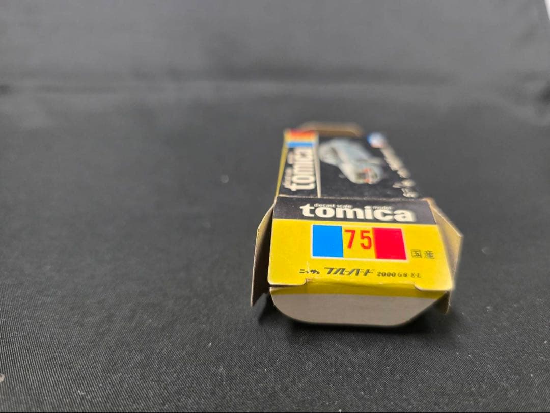 トミカ黒箱75ニッサンブルーバード(日本製)