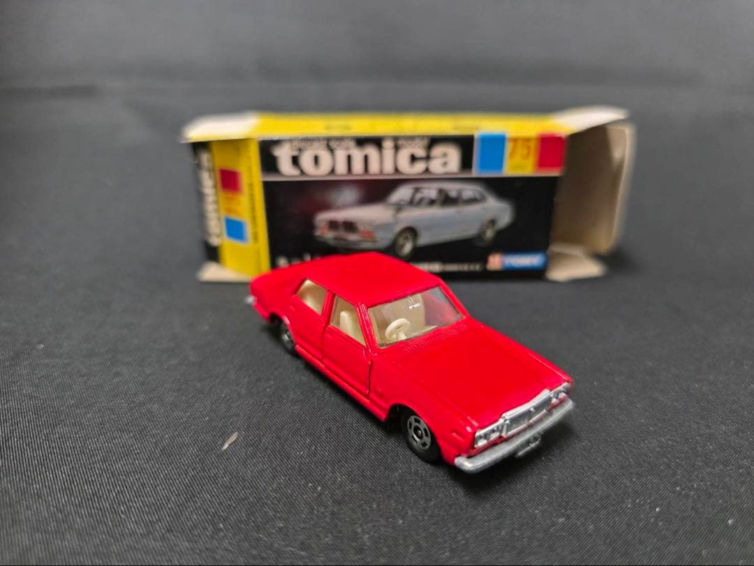 トミカ黒箱75ニッサンブルーバード(日本製)