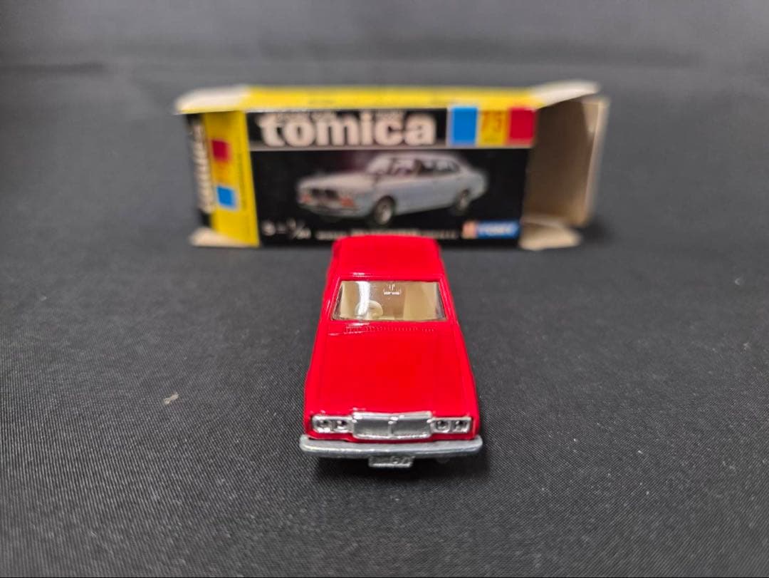 トミカ黒箱75ニッサンブルーバード(日本製)
