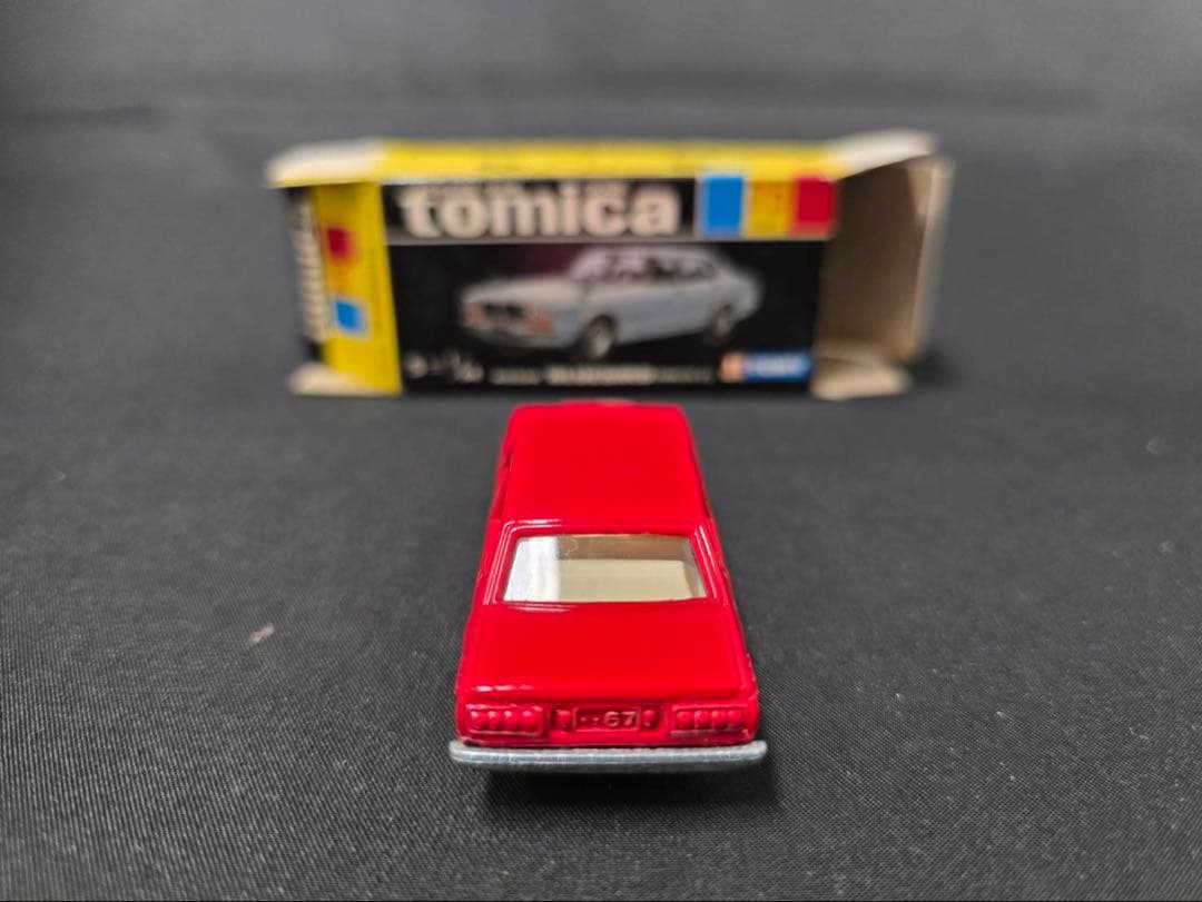 トミカ黒箱75ニッサンブルーバード(日本製)