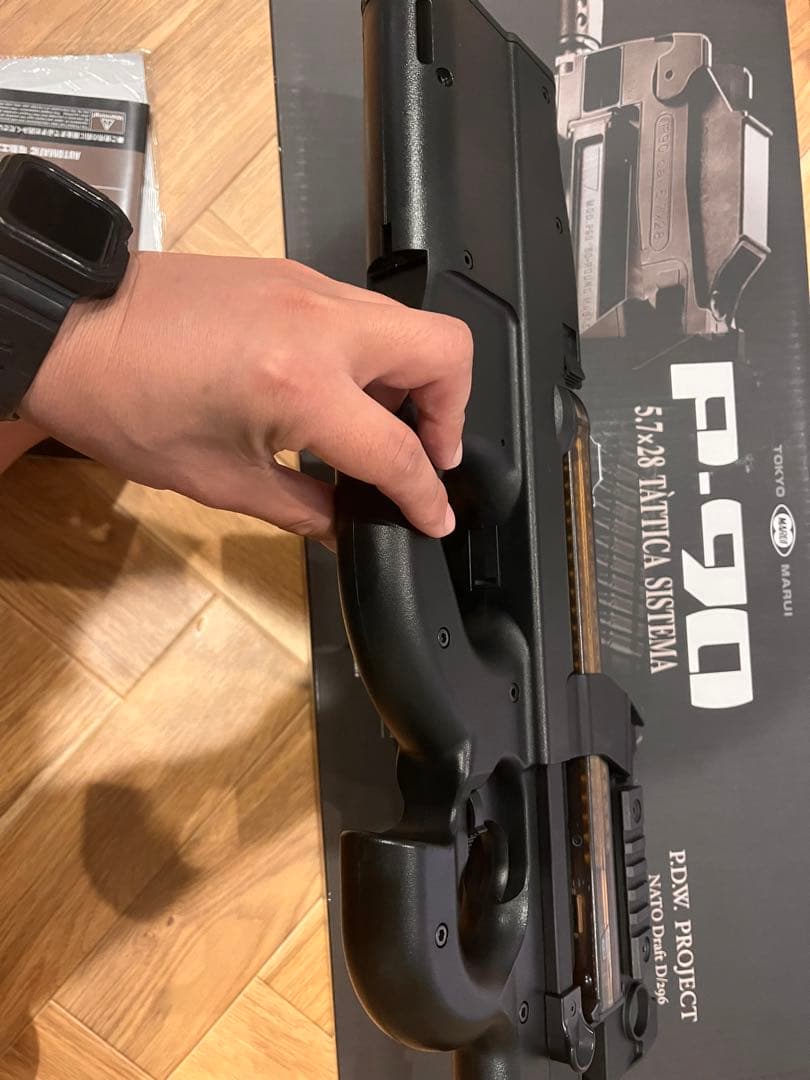 東京マルイ P-90 エアガン