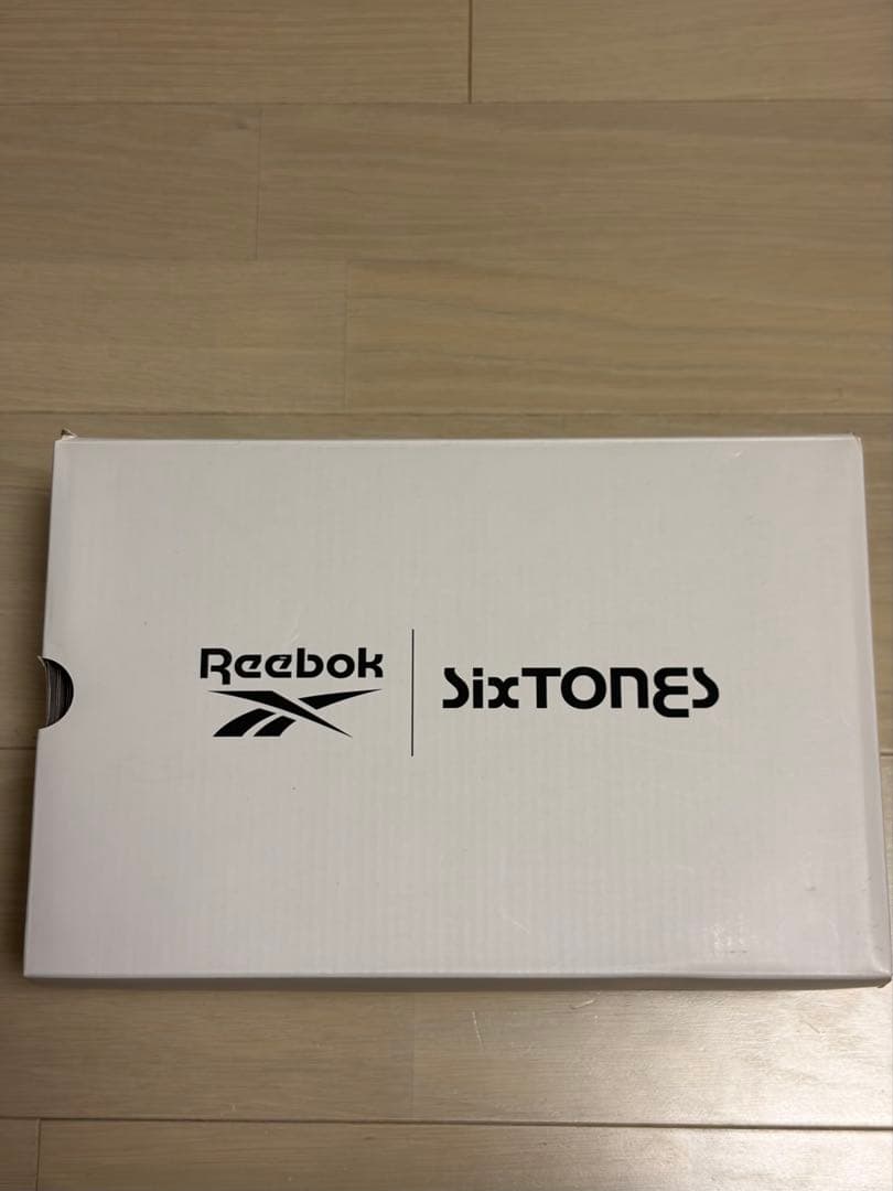 【新品未使用】Reebok SixTONES クリーム色 スニーカー 25cm
