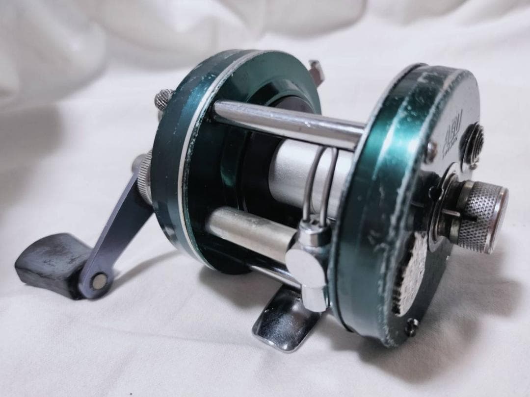 アブガルシア　アンバサダー5000D 　ビンテージ　リール abu 　グリーン