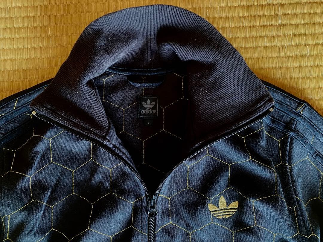 アディダス◆サッカーボール柄 金刺繍ジャージ S
