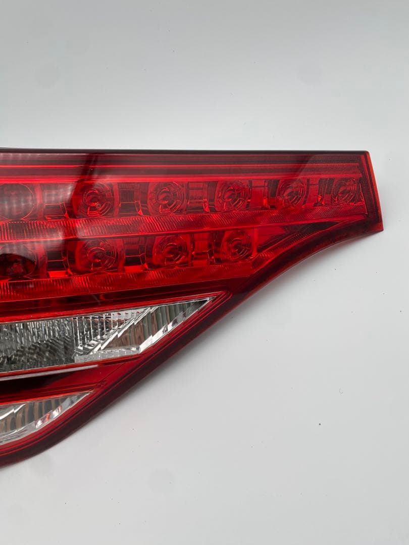 トヨタ エスティマ 50系 純正LEDテールランプ左右セットです。