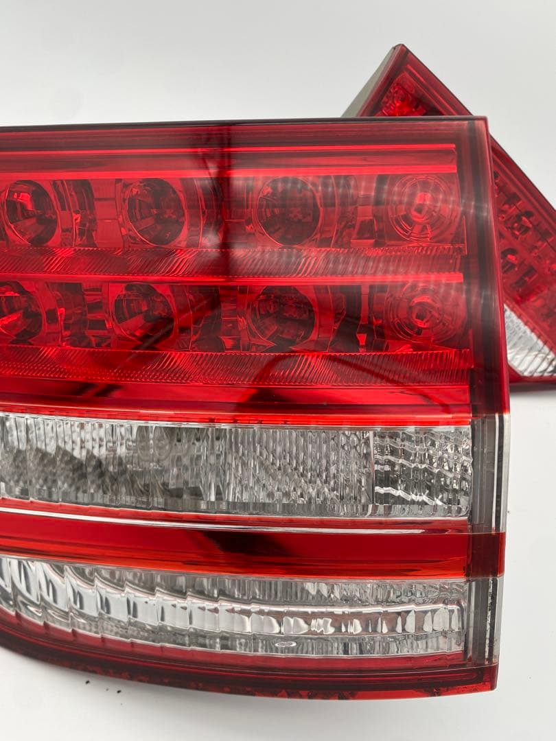トヨタ エスティマ 50系 純正LEDテールランプ左右セットです。