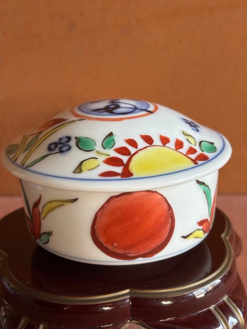 大英博物館初個展鬼才澤田痴陶人作痴銘色絵富字宗達草花赤玉文合子　一点物