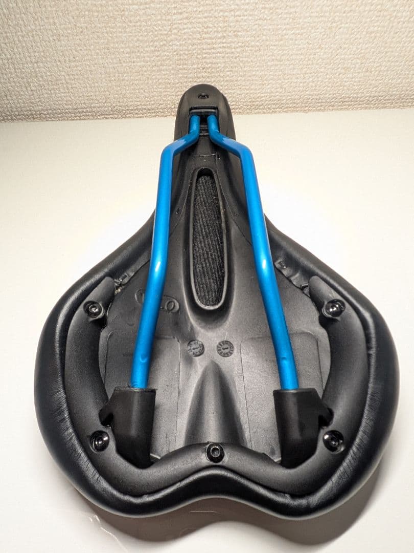 LOUIS GARNEAU サドル　black&blue
